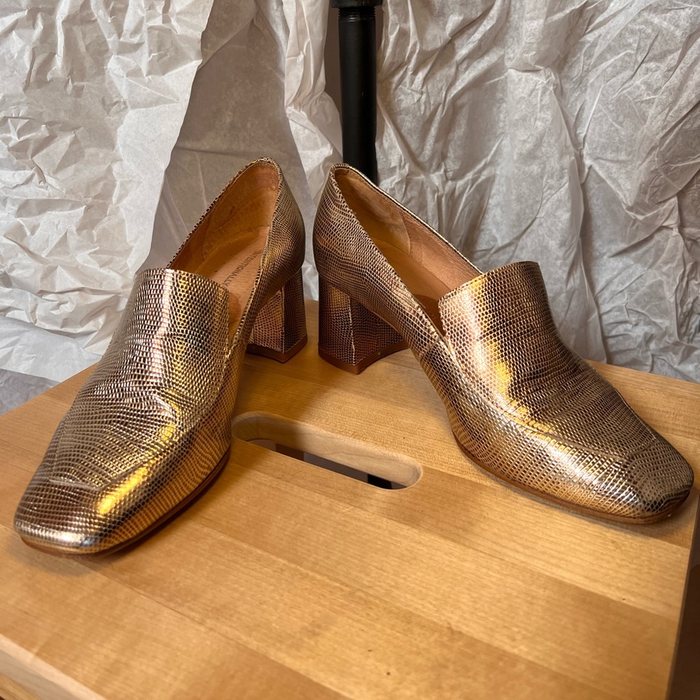 Beautiful GOLD Intentionally Blank shoe